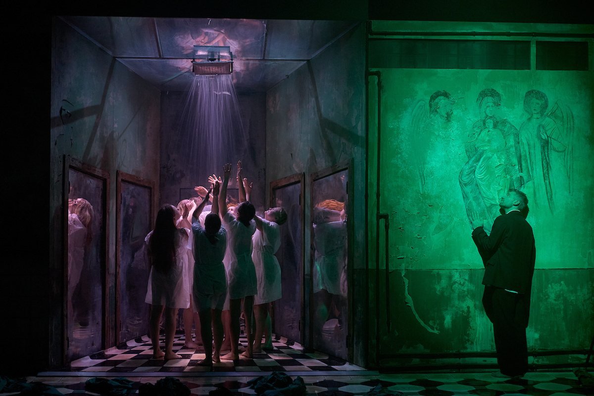 Scenă din Eu sunt vântul, în regia lui Gábor Tompa, la Teatrul Maghiar de Stat din Cluj