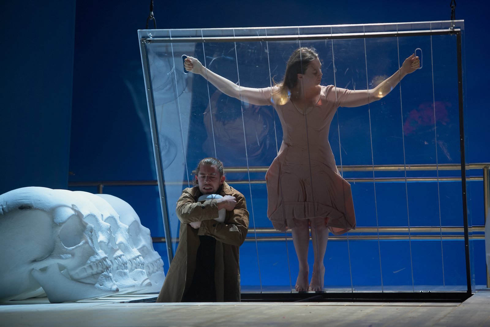 Scenă din Hamlet, în regia lui Gábor Tompa, la Teatrul Maghiar de Stat din Cluj