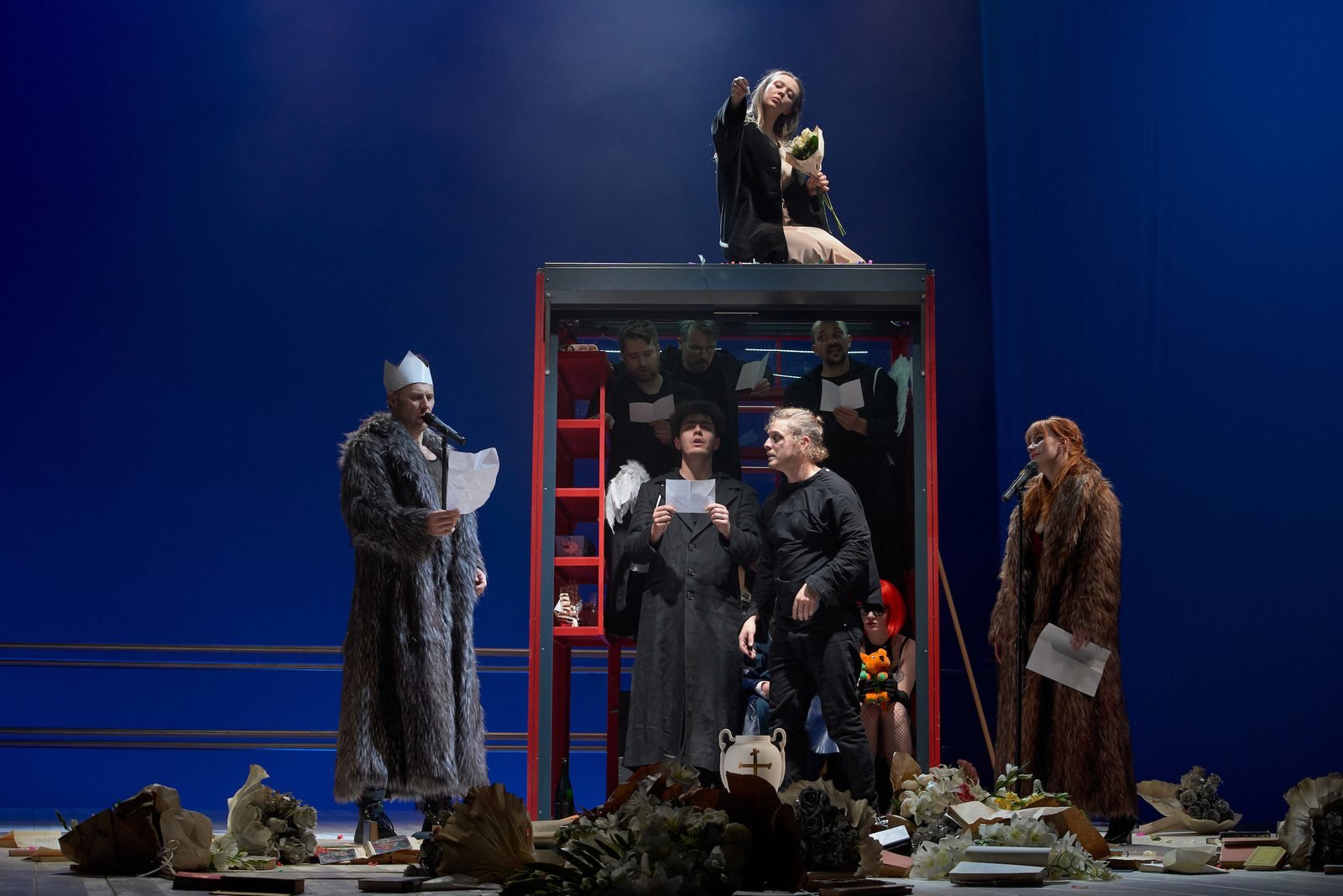Scenă din Hamlet, în regia lui Gábor Tompa, la Teatrul Maghiar de Stat din Cluj
