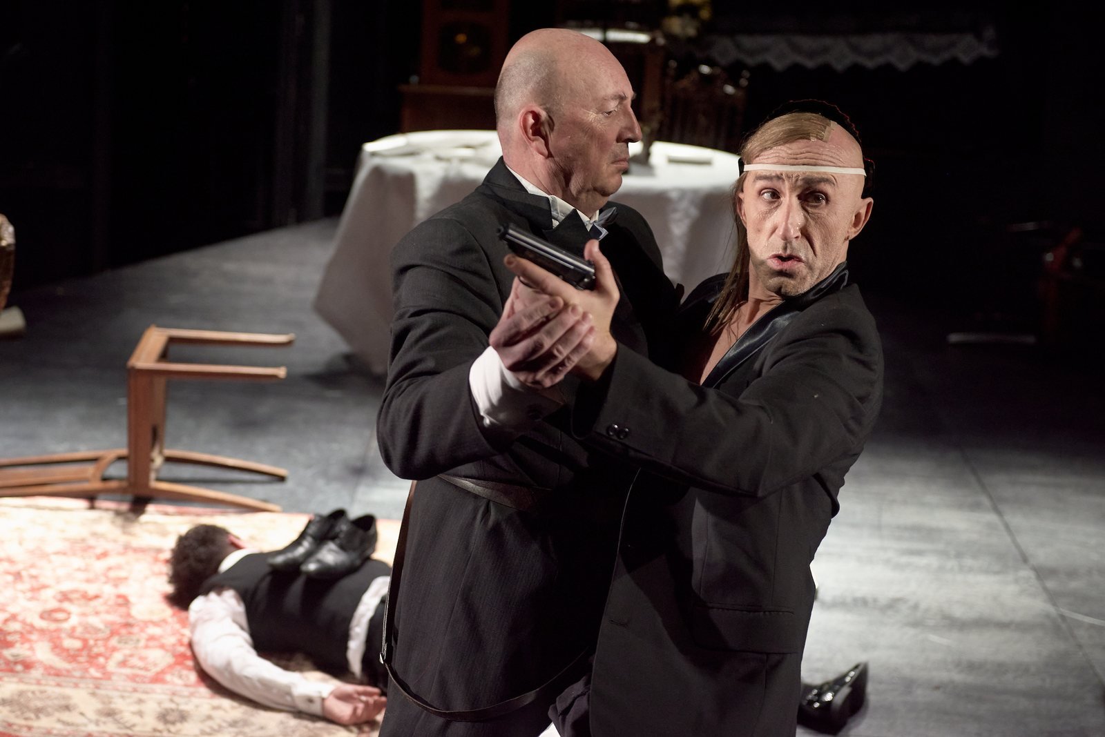 Scenă din Tango, în regia lui Attila Keresztes, la Teatrul Maghiar de Stat din Cluj